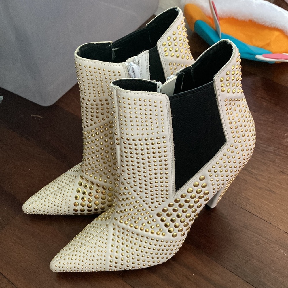 Jeffrey Campbell white and gold STUDD Booties Boots Size 7 New - Picture 4 of 9